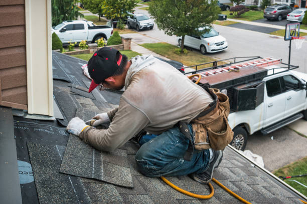 Professional Roofing technician working in Suamico, WI